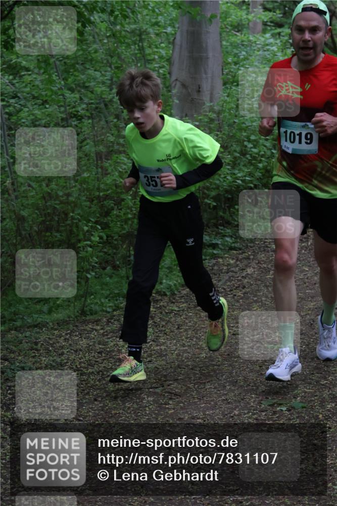 04.05.2025 - 8. Wedeler Halbmarathon Lena Gebhardt http://msf.ph/oto/7831107 04.05.2025 11:17:09 Laufen 35, 1019, 865 meine-sportfotos.de