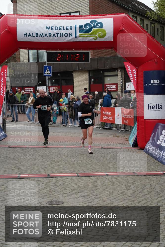 04.05.2025 - 8. Wedeler Halbmarathon Felixshl http://msf.ph/oto/7831175 04.05.2025 12:11:18 Ziel 327, 433, 584, 829 meine-sportfotos.de