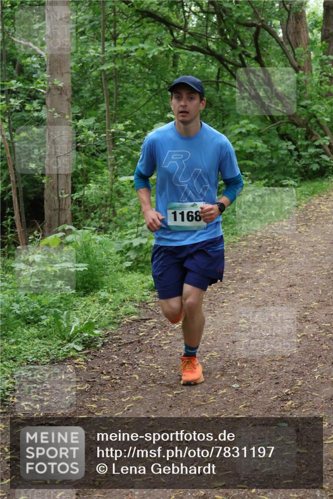 04.05.2025 - 8. Wedeler Halbmarathon Lena Gebhardt http://msf.ph/oto/7831197 04.05.2025 11:17:22 Laufen 1168 meine-sportfotos.de