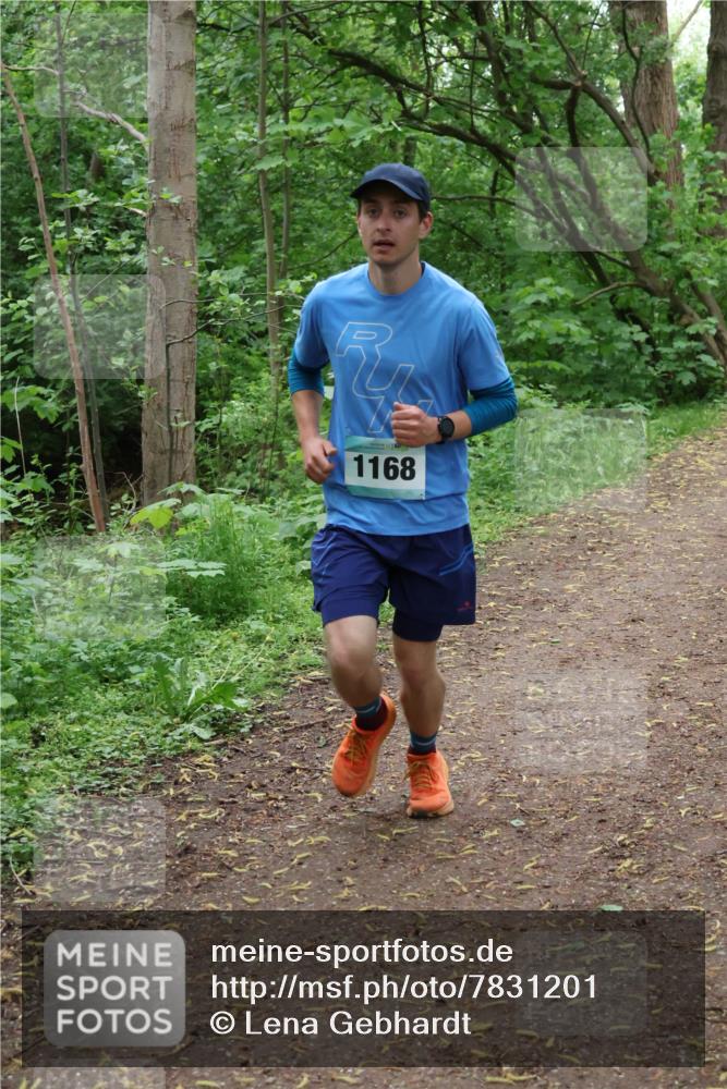 04.05.2025 - 8. Wedeler Halbmarathon Lena Gebhardt http://msf.ph/oto/7831201 04.05.2025 11:17:22 Laufen 1168 meine-sportfotos.de
