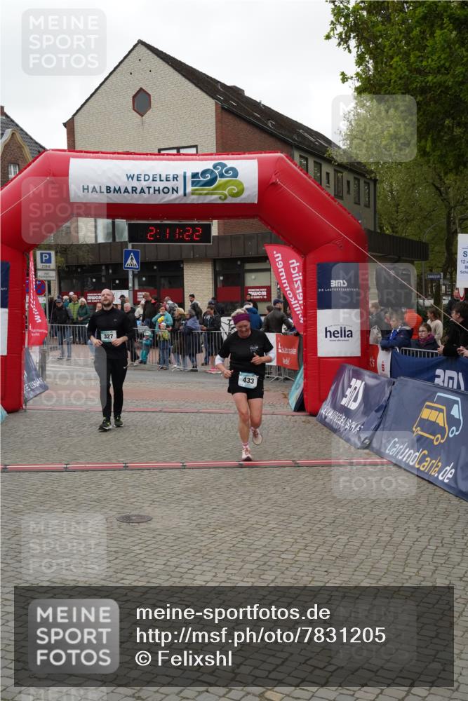 04.05.2025 - 8. Wedeler Halbmarathon Felixshl http://msf.ph/oto/7831205 04.05.2025 12:11:20 Ziel 327, 433, 829 meine-sportfotos.de