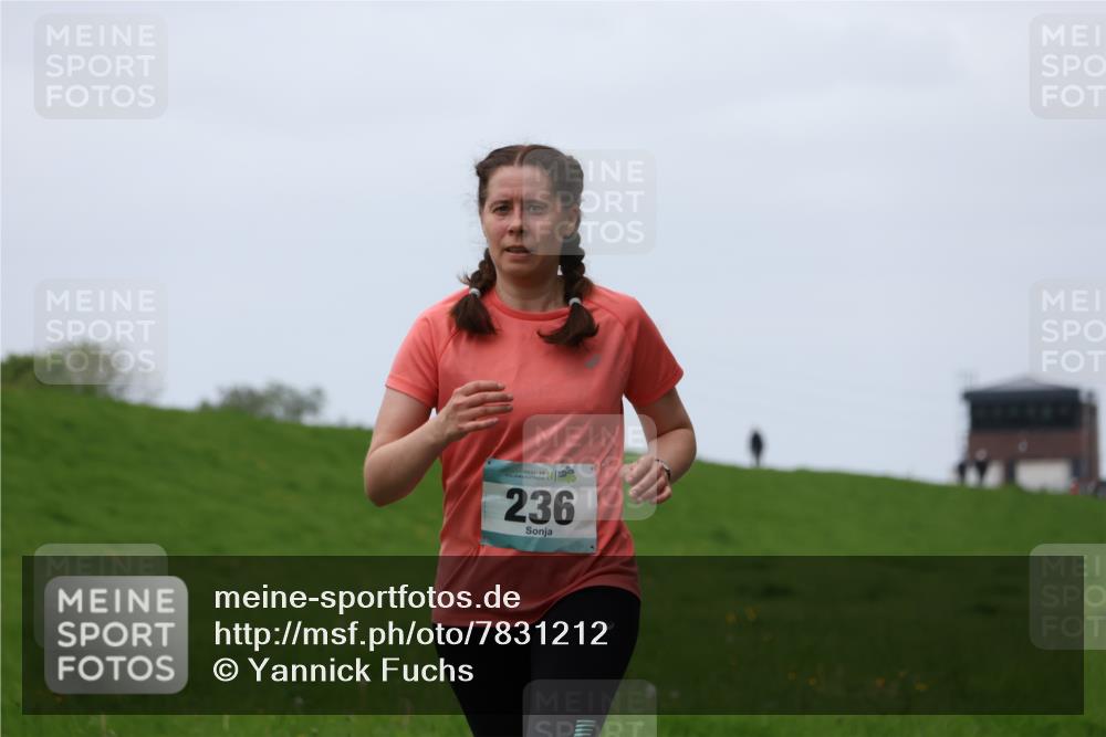 04.05.2025 - 8. Wedeler Halbmarathon Yannick Fuchs http://msf.ph/oto/7831212 04.05.2025 11:20:02 Laufen 25, 236 meine-sportfotos.de