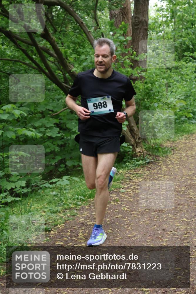 04.05.2025 - 8. Wedeler Halbmarathon Lena Gebhardt http://msf.ph/oto/7831223 04.05.2025 11:17:28 Laufen 998 meine-sportfotos.de