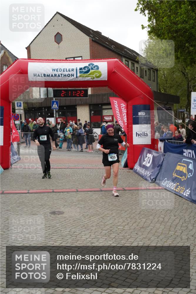 04.05.2025 - 8. Wedeler Halbmarathon Felixshl http://msf.ph/oto/7831224 04.05.2025 12:11:20 Ziel 327, 433, 829 meine-sportfotos.de