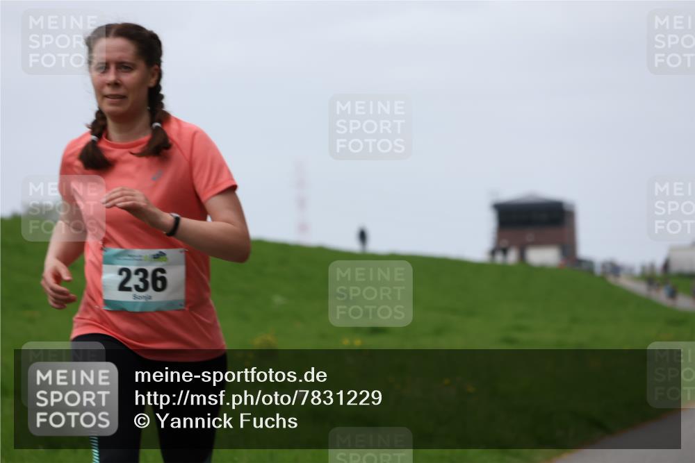 04.05.2025 - 8. Wedeler Halbmarathon Yannick Fuchs http://msf.ph/oto/7831229 04.05.2025 11:20:02 Laufen 236 meine-sportfotos.de