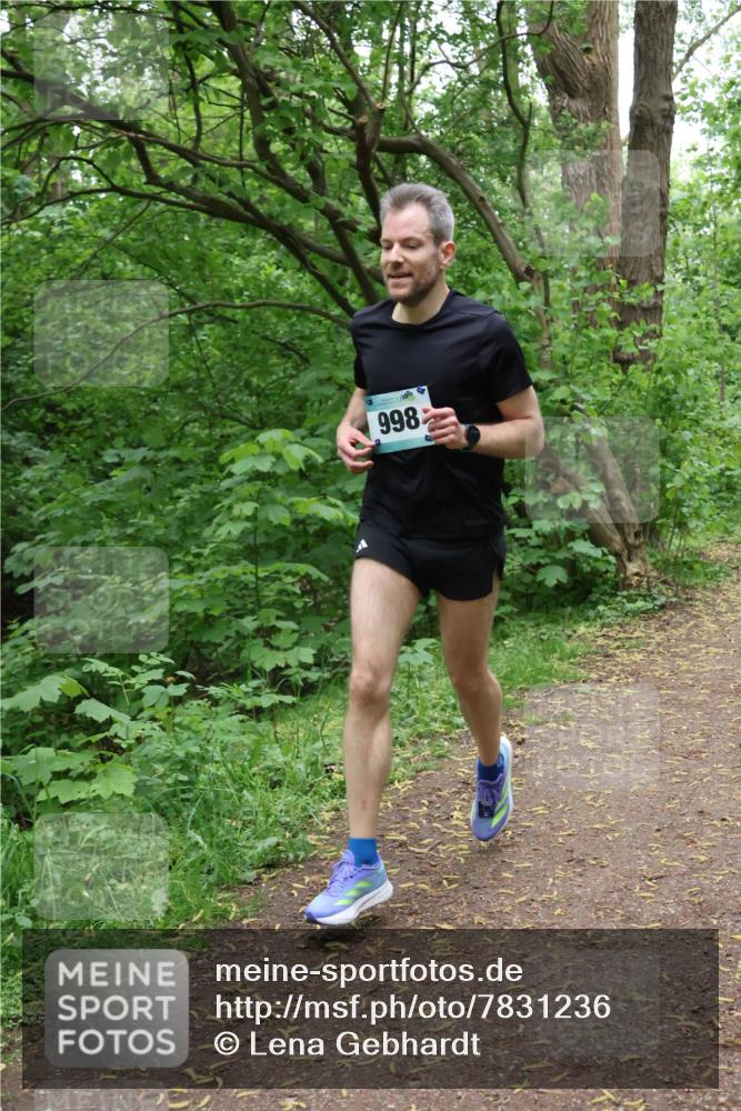 04.05.2025 - 8. Wedeler Halbmarathon Lena Gebhardt http://msf.ph/oto/7831236 04.05.2025 11:17:28 Laufen 998 meine-sportfotos.de