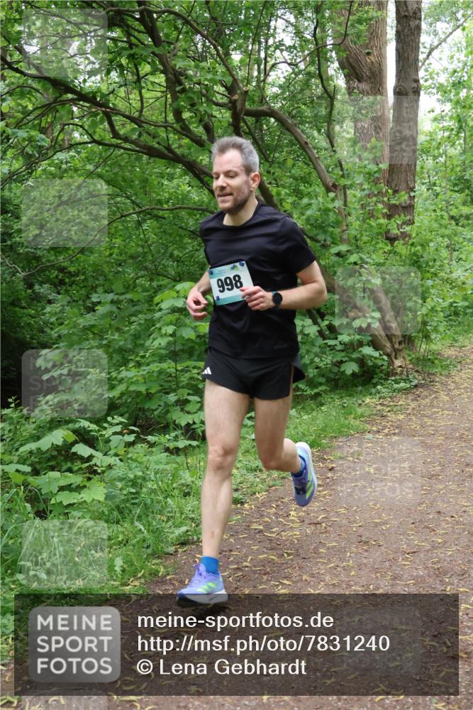 04.05.2025 - 8. Wedeler Halbmarathon Lena Gebhardt http://msf.ph/oto/7831240 04.05.2025 11:17:28 Laufen 998 meine-sportfotos.de