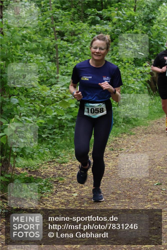 04.05.2025 - 8. Wedeler Halbmarathon Lena Gebhardt http://msf.ph/oto/7831246 04.05.2025 11:17:30 Laufen 20, 1058 meine-sportfotos.de