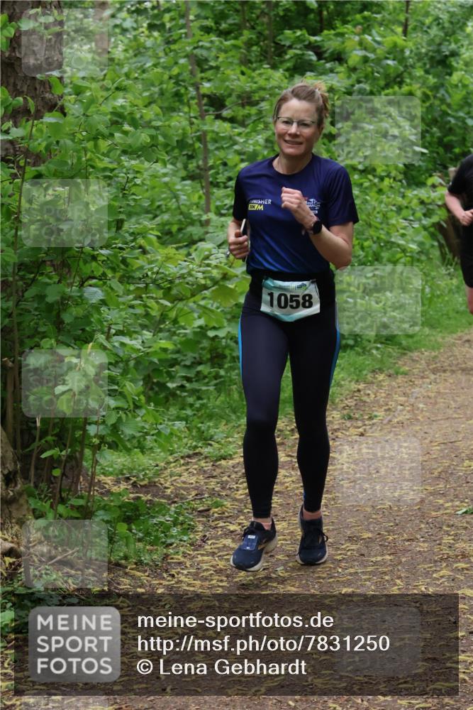 04.05.2025 - 8. Wedeler Halbmarathon Lena Gebhardt http://msf.ph/oto/7831250 04.05.2025 11:17:30 Laufen 20, 1058 meine-sportfotos.de