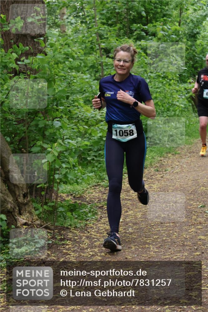04.05.2025 - 8. Wedeler Halbmarathon Lena Gebhardt http://msf.ph/oto/7831257 04.05.2025 11:17:30 Laufen 20, 1058 meine-sportfotos.de