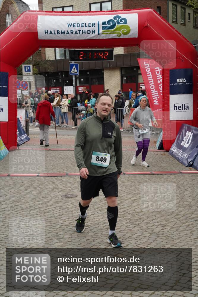 04.05.2025 - 8. Wedeler Halbmarathon Felixshl http://msf.ph/oto/7831263 04.05.2025 12:11:40 Ziel 849, 909 meine-sportfotos.de