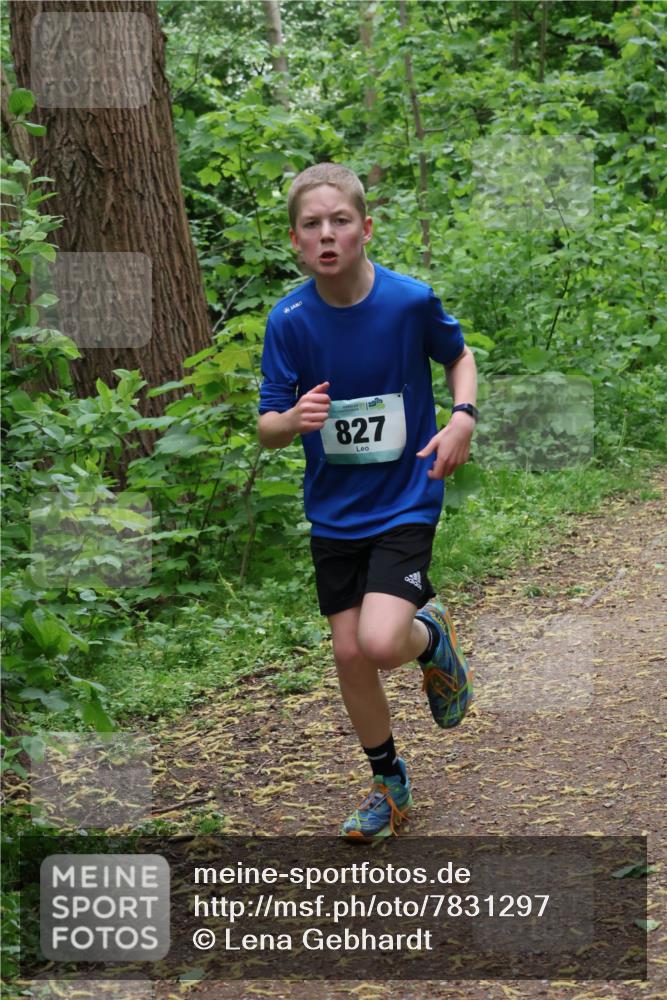 04.05.2025 - 8. Wedeler Halbmarathon Lena Gebhardt http://msf.ph/oto/7831297 04.05.2025 11:17:33 Laufen 827 meine-sportfotos.de