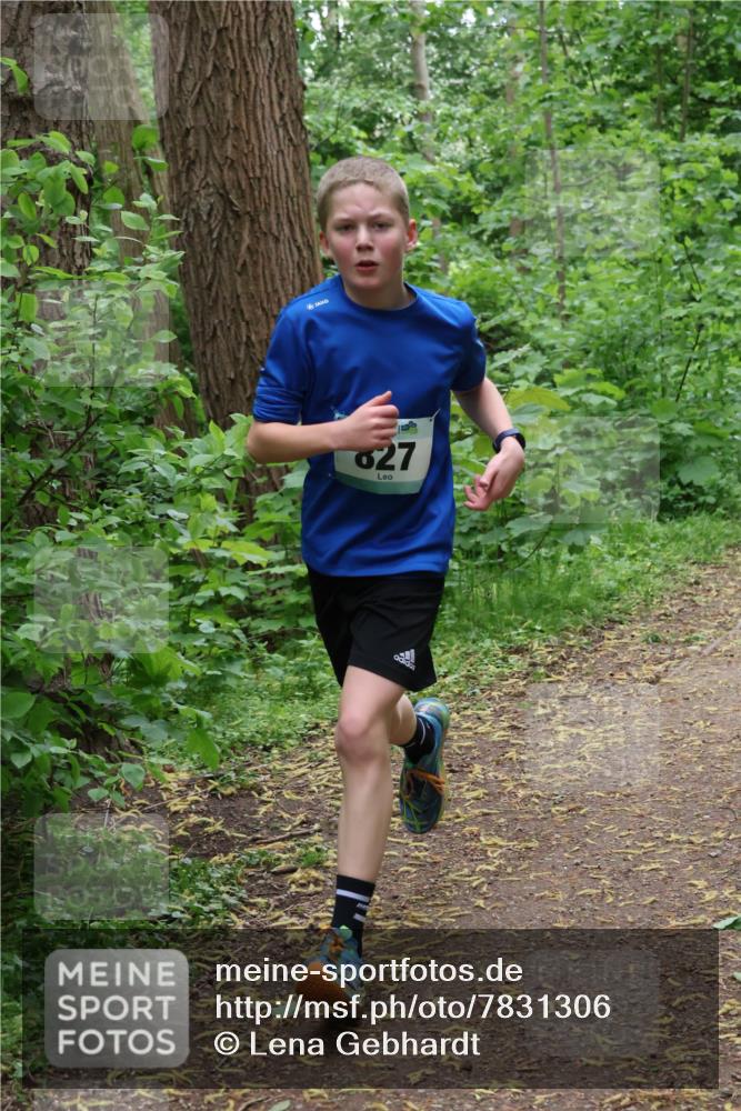 04.05.2025 - 8. Wedeler Halbmarathon Lena Gebhardt http://msf.ph/oto/7831306 04.05.2025 11:17:33 Laufen 027 meine-sportfotos.de