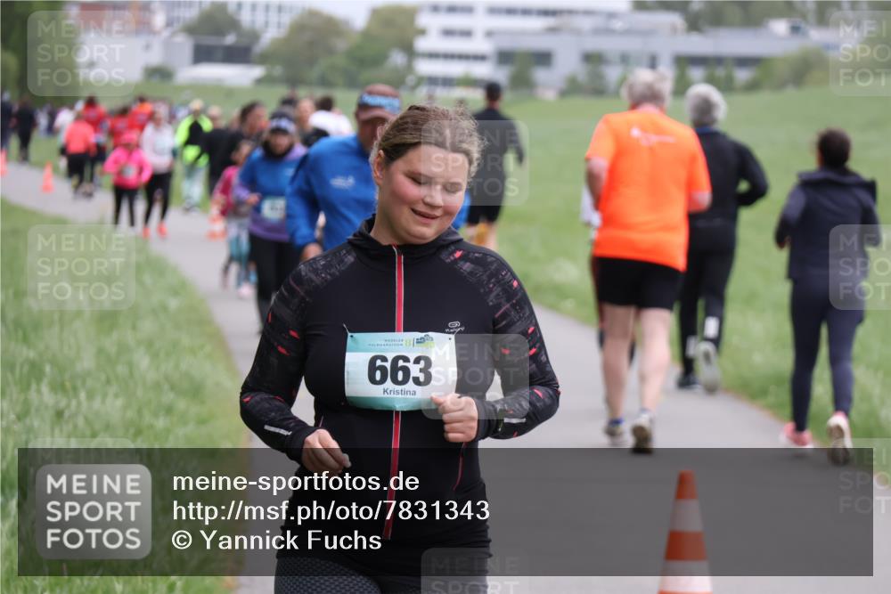 04.05.2025 - 8. Wedeler Halbmarathon Yannick Fuchs http://msf.ph/oto/7831343 04.05.2025 11:20:08 Laufen 663 meine-sportfotos.de