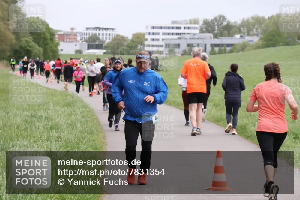 04.05.2025 - 8. Wedeler Halbmarathon Yannick Fuchs http://msf.ph/oto/7831354 04.05.2025 11:20:10 Laufen  meine-sportfotos.de