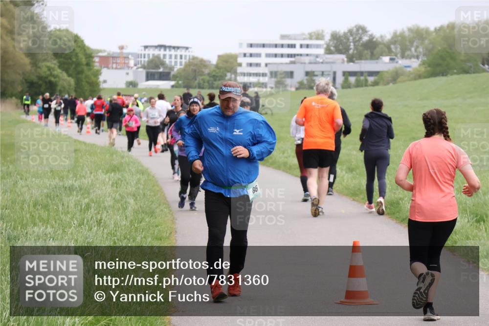 04.05.2025 - 8. Wedeler Halbmarathon Yannick Fuchs http://msf.ph/oto/7831360 04.05.2025 11:20:10 Laufen 86 meine-sportfotos.de