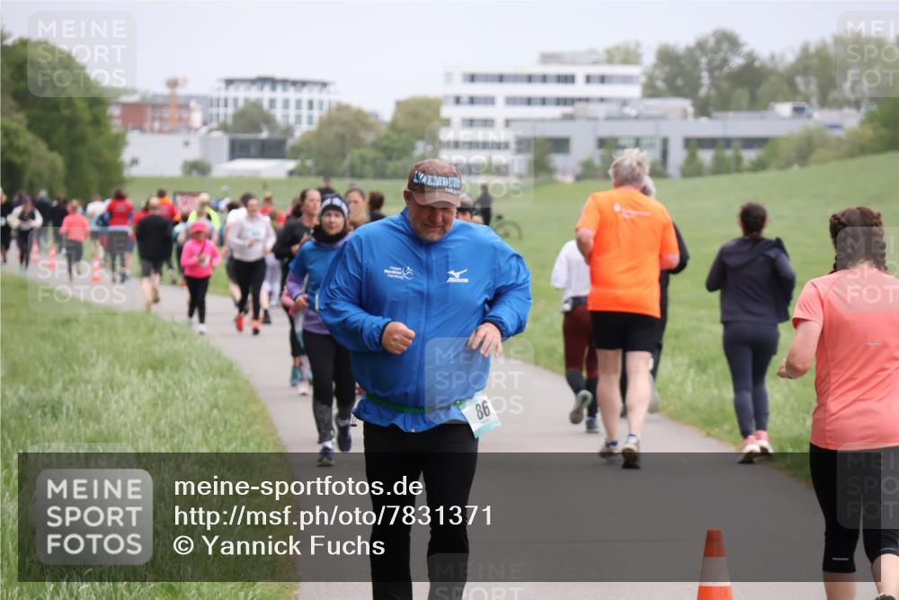 04.05.2025 - 8. Wedeler Halbmarathon Yannick Fuchs http://msf.ph/oto/7831371 04.05.2025 11:20:11 Laufen 86, 96 meine-sportfotos.de
