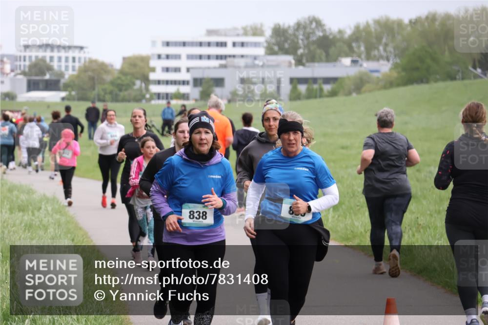 04.05.2025 - 8. Wedeler Halbmarathon Yannick Fuchs http://msf.ph/oto/7831408 04.05.2025 11:20:16 Laufen 838 meine-sportfotos.de