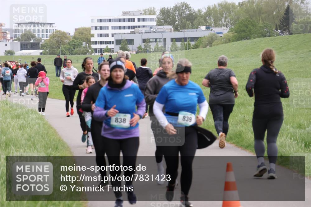 04.05.2025 - 8. Wedeler Halbmarathon Yannick Fuchs http://msf.ph/oto/7831423 04.05.2025 11:20:17 Laufen 512, 666, 838, 839 meine-sportfotos.de