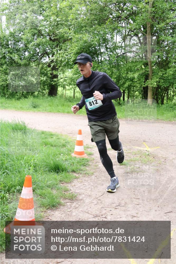 04.05.2025 - 8. Wedeler Halbmarathon Lena Gebhardt http://msf.ph/oto/7831424 04.05.2025 11:18:00 Laufen 812 meine-sportfotos.de