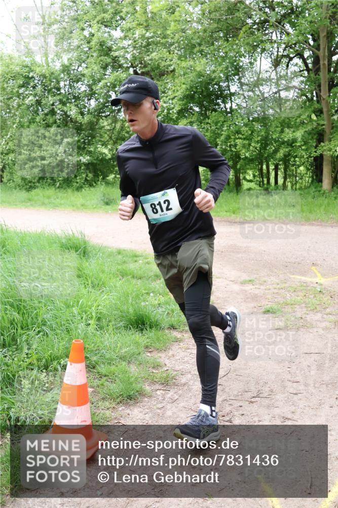 04.05.2025 - 8. Wedeler Halbmarathon Lena Gebhardt http://msf.ph/oto/7831436 04.05.2025 11:18:00 Laufen 812 meine-sportfotos.de
