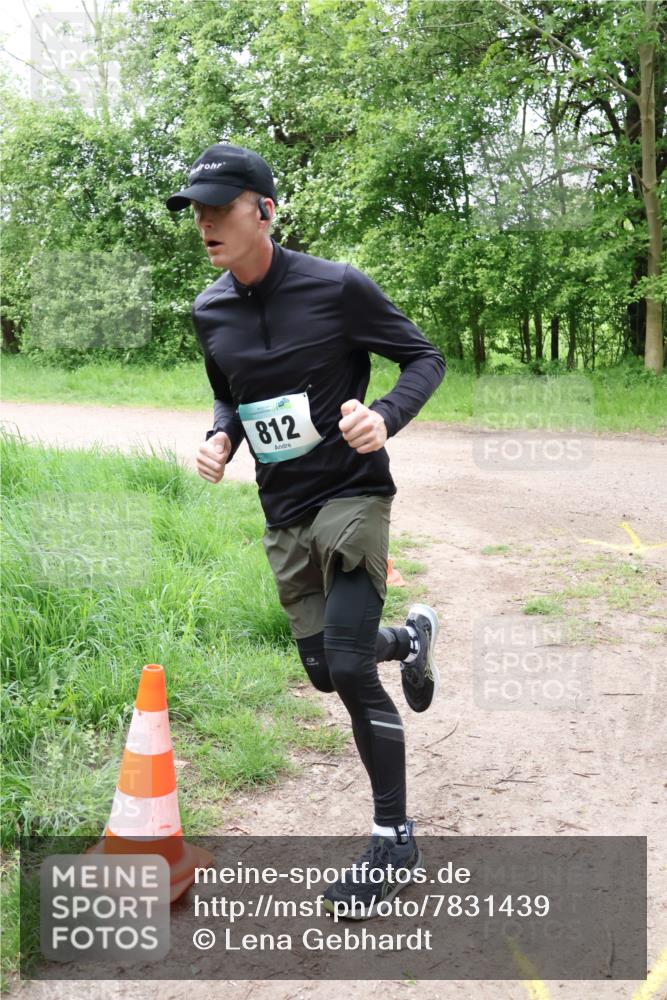 04.05.2025 - 8. Wedeler Halbmarathon Lena Gebhardt http://msf.ph/oto/7831439 04.05.2025 11:18:00 Laufen 812 meine-sportfotos.de