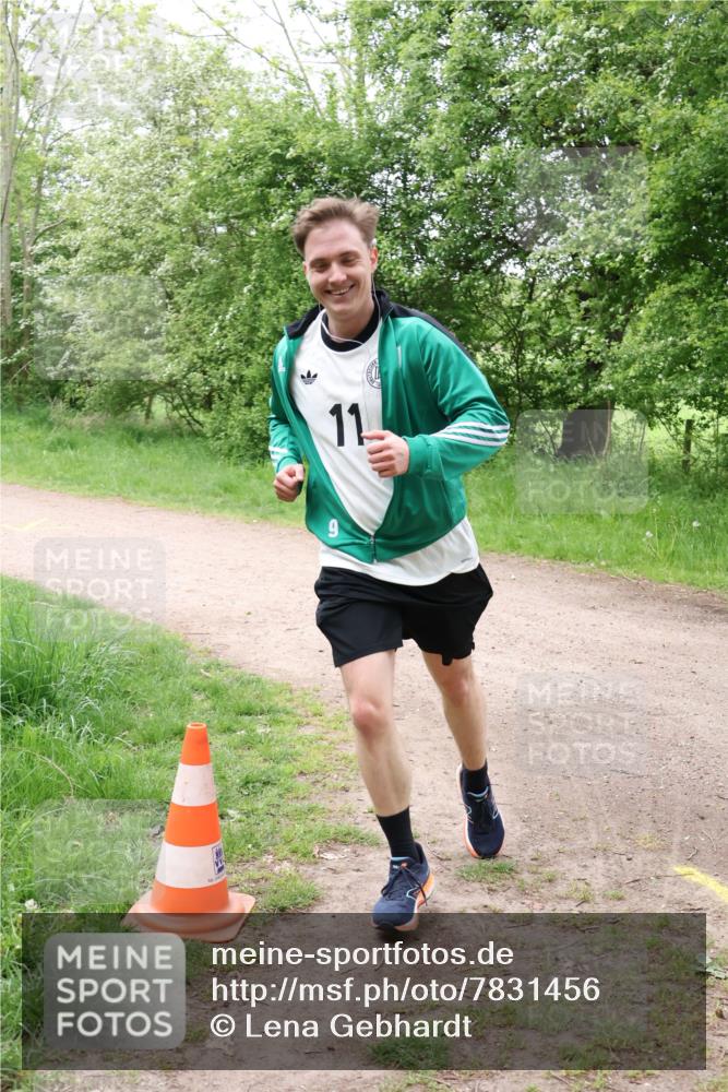 04.05.2025 - 8. Wedeler Halbmarathon Lena Gebhardt http://msf.ph/oto/7831456 04.05.2025 11:18:03 Laufen 9, 11 meine-sportfotos.de