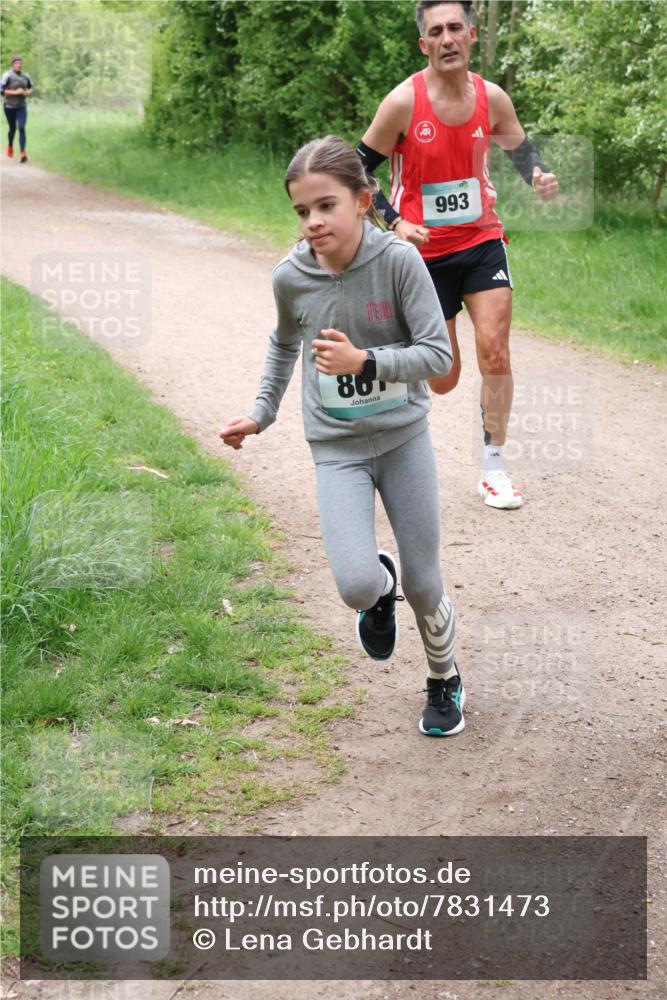 04.05.2025 - 8. Wedeler Halbmarathon Lena Gebhardt http://msf.ph/oto/7831473 04.05.2025 11:18:06 Laufen 801, 993 meine-sportfotos.de