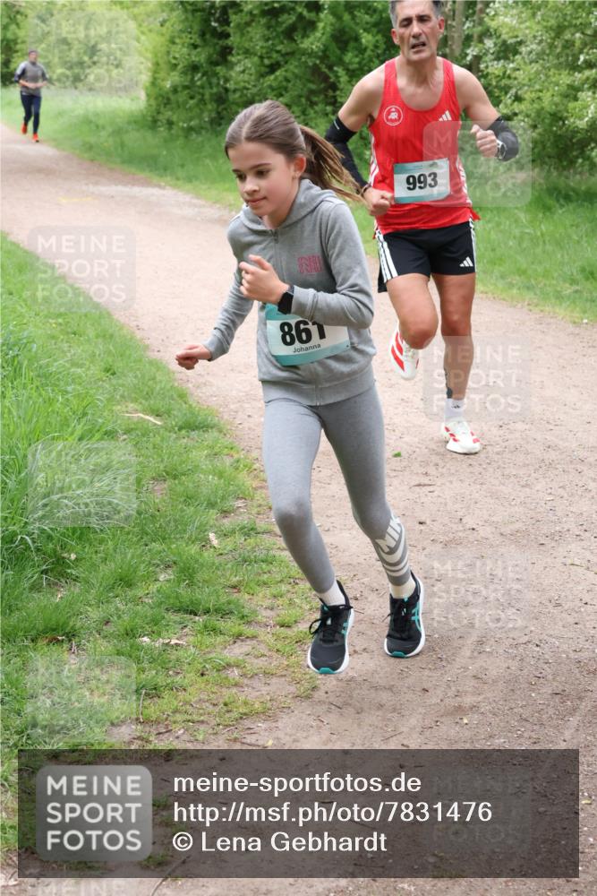 04.05.2025 - 8. Wedeler Halbmarathon Lena Gebhardt http://msf.ph/oto/7831476 04.05.2025 11:18:06 Laufen 861, 993 meine-sportfotos.de