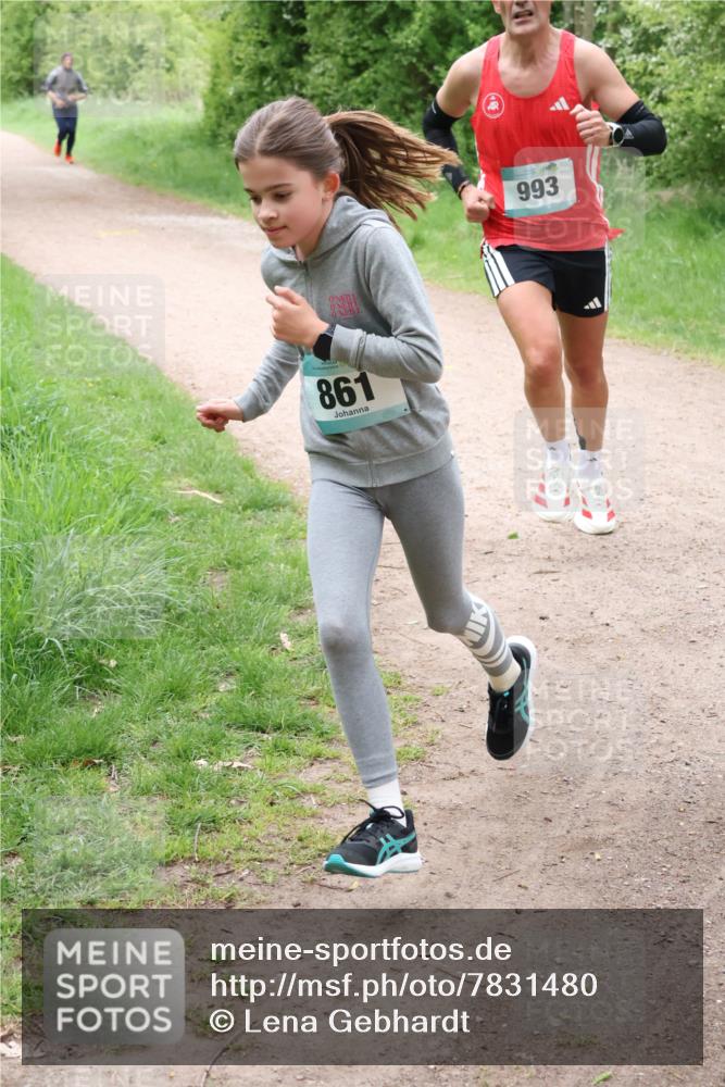 04.05.2025 - 8. Wedeler Halbmarathon Lena Gebhardt http://msf.ph/oto/7831480 04.05.2025 11:18:06 Laufen 861, 993 meine-sportfotos.de