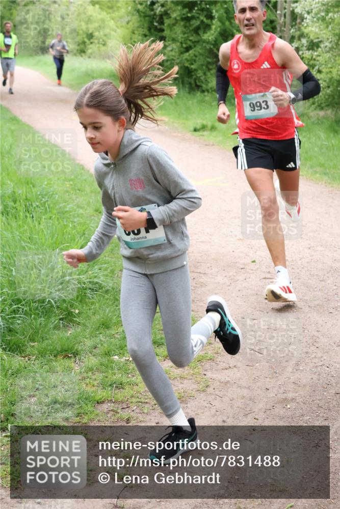 04.05.2025 - 8. Wedeler Halbmarathon Lena Gebhardt http://msf.ph/oto/7831488 04.05.2025 11:18:06 Laufen 993 meine-sportfotos.de