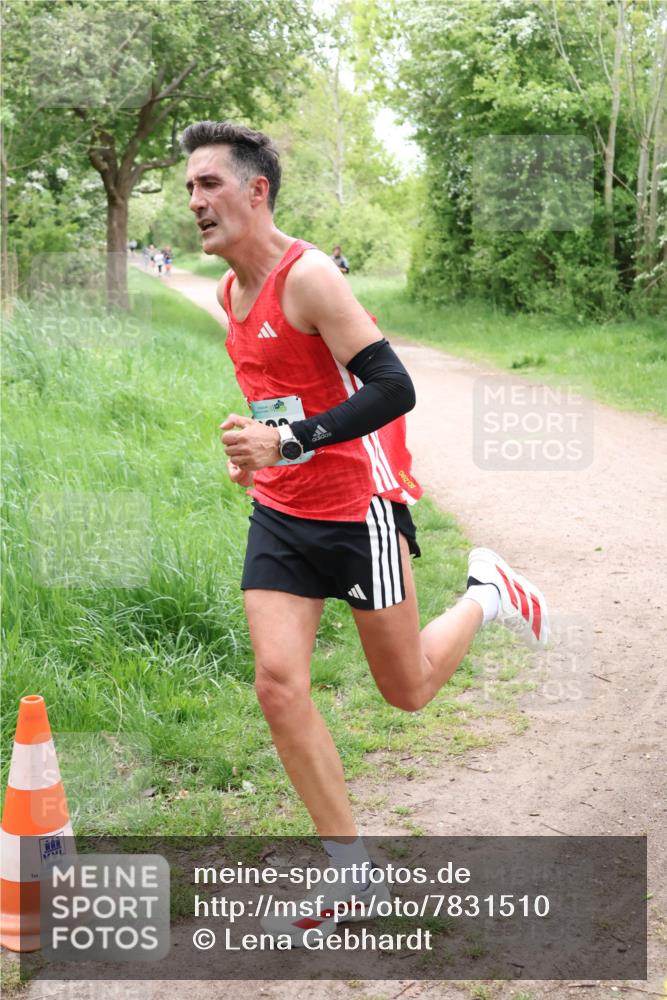 04.05.2025 - 8. Wedeler Halbmarathon Lena Gebhardt http://msf.ph/oto/7831510 04.05.2025 11:18:07 Laufen 040, 66, 93, 02 meine-sportfotos.de