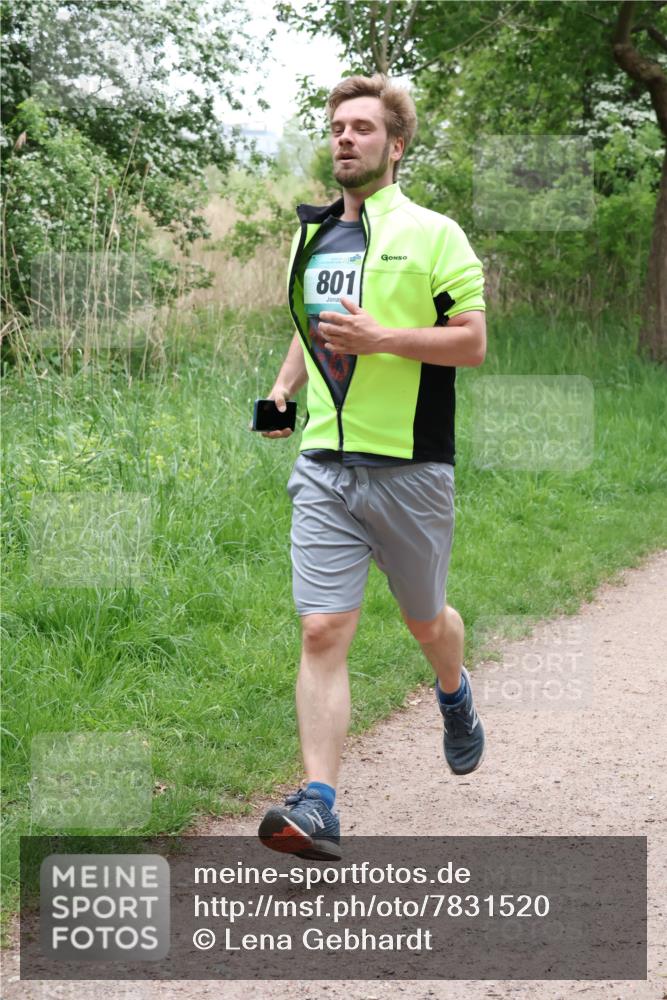 04.05.2025 - 8. Wedeler Halbmarathon Lena Gebhardt http://msf.ph/oto/7831520 04.05.2025 11:18:11 Laufen 801 meine-sportfotos.de