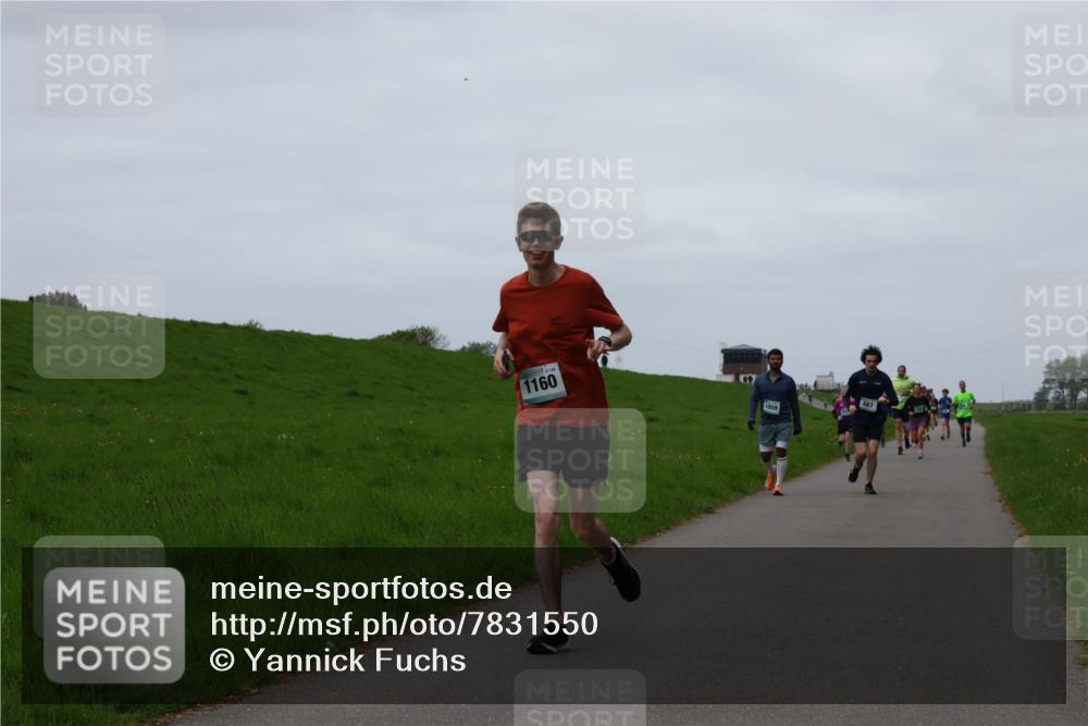 04.05.2025 - 8. Wedeler Halbmarathon Yannick Fuchs http://msf.ph/oto/7831550 04.05.2025 11:20:28 Laufen 1160, 1059, 687 meine-sportfotos.de