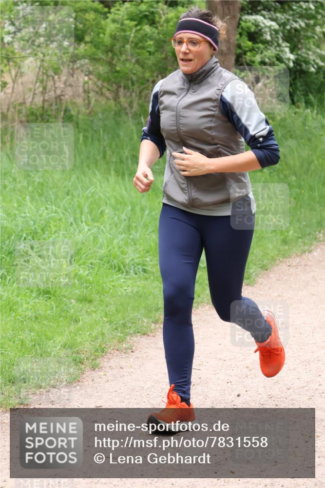 04.05.2025 - 8. Wedeler Halbmarathon Lena Gebhardt http://msf.ph/oto/7831558 04.05.2025 11:18:13 Laufen  meine-sportfotos.de