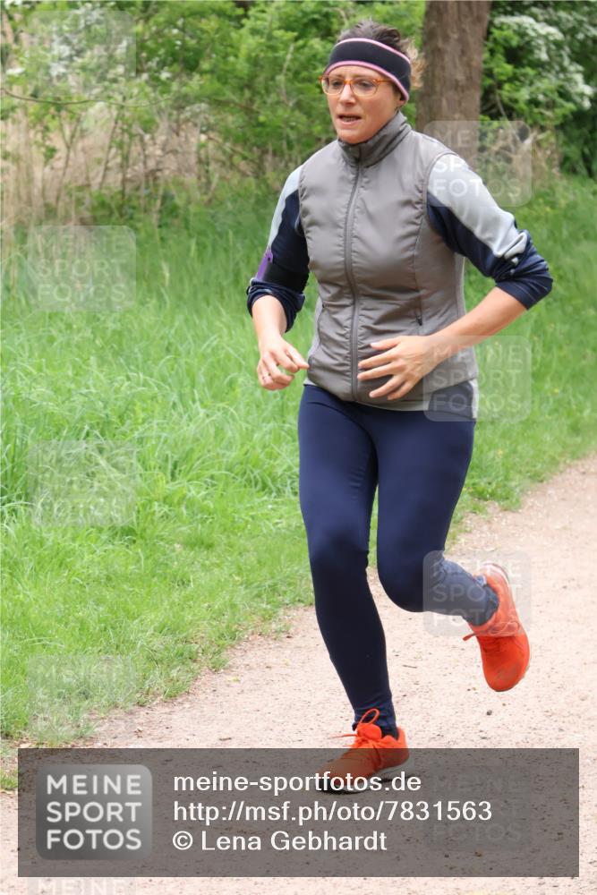 04.05.2025 - 8. Wedeler Halbmarathon Lena Gebhardt http://msf.ph/oto/7831563 04.05.2025 11:18:13 Laufen  meine-sportfotos.de