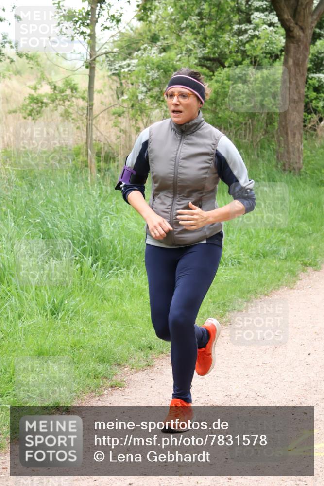 04.05.2025 - 8. Wedeler Halbmarathon Lena Gebhardt http://msf.ph/oto/7831578 04.05.2025 11:18:14 Laufen  meine-sportfotos.de