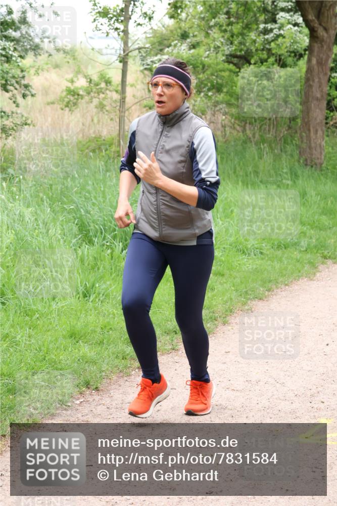 04.05.2025 - 8. Wedeler Halbmarathon Lena Gebhardt http://msf.ph/oto/7831584 04.05.2025 11:18:14 Laufen  meine-sportfotos.de