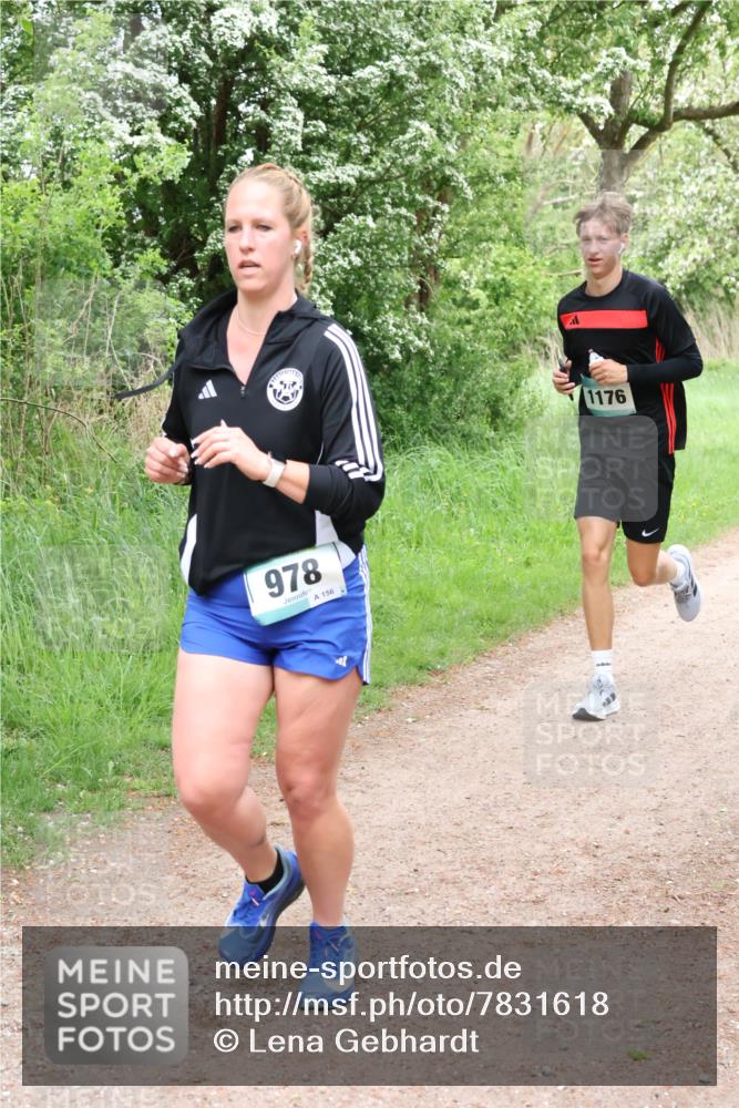 04.05.2025 - 8. Wedeler Halbmarathon Lena Gebhardt http://msf.ph/oto/7831618 04.05.2025 11:18:25 Laufen 978, 156, 1176 meine-sportfotos.de