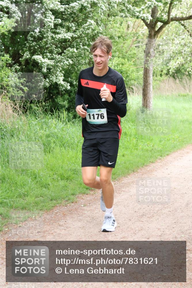 04.05.2025 - 8. Wedeler Halbmarathon Lena Gebhardt http://msf.ph/oto/7831621 04.05.2025 11:18:25 Laufen 1176 meine-sportfotos.de
