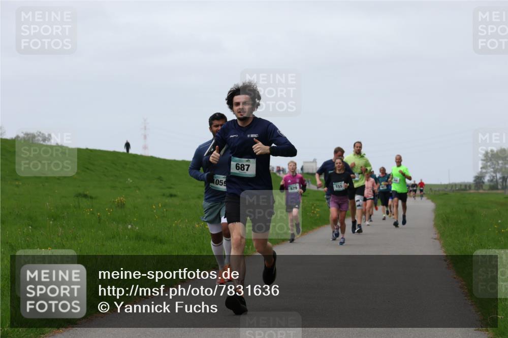 04.05.2025 - 8. Wedeler Halbmarathon Yannick Fuchs http://msf.ph/oto/7831636 04.05.2025 11:20:32 Laufen 1059, 687, 579, 155 meine-sportfotos.de