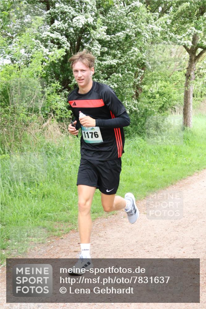 04.05.2025 - 8. Wedeler Halbmarathon Lena Gebhardt http://msf.ph/oto/7831637 04.05.2025 11:18:26 Laufen 1176 meine-sportfotos.de