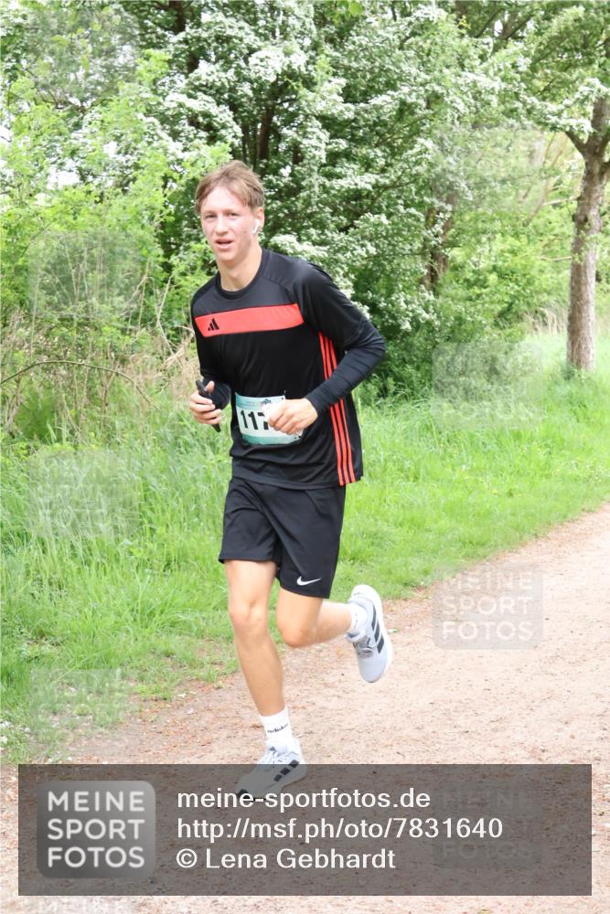 04.05.2025 - 8. Wedeler Halbmarathon Lena Gebhardt http://msf.ph/oto/7831640 04.05.2025 11:18:26 Laufen 117 meine-sportfotos.de