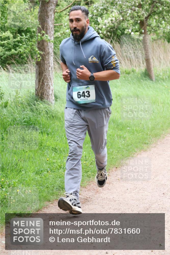 04.05.2025 - 8. Wedeler Halbmarathon Lena Gebhardt http://msf.ph/oto/7831660 04.05.2025 11:18:30 Laufen 643 meine-sportfotos.de