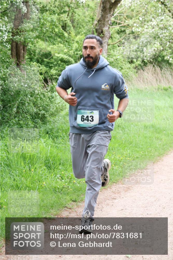 04.05.2025 - 8. Wedeler Halbmarathon Lena Gebhardt http://msf.ph/oto/7831681 04.05.2025 11:18:30 Laufen 16, 643 meine-sportfotos.de