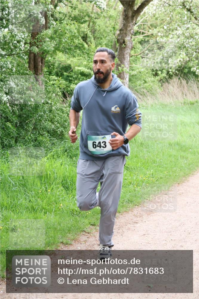 04.05.2025 - 8. Wedeler Halbmarathon Lena Gebhardt http://msf.ph/oto/7831683 04.05.2025 11:18:30 Laufen 643 meine-sportfotos.de