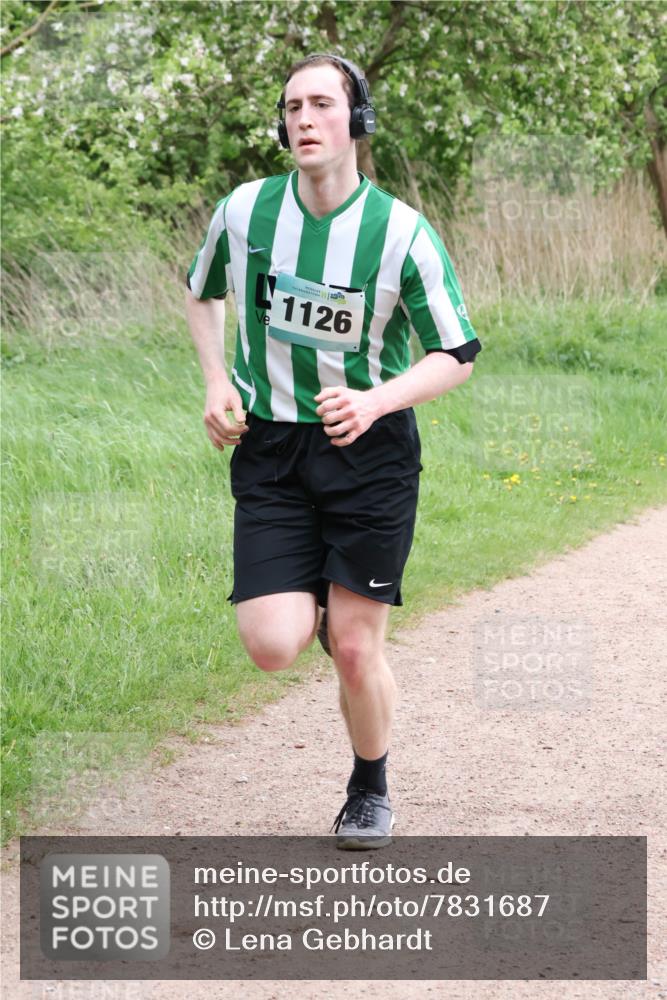 04.05.2025 - 8. Wedeler Halbmarathon Lena Gebhardt http://msf.ph/oto/7831687 04.05.2025 11:18:34 Laufen 1126 meine-sportfotos.de