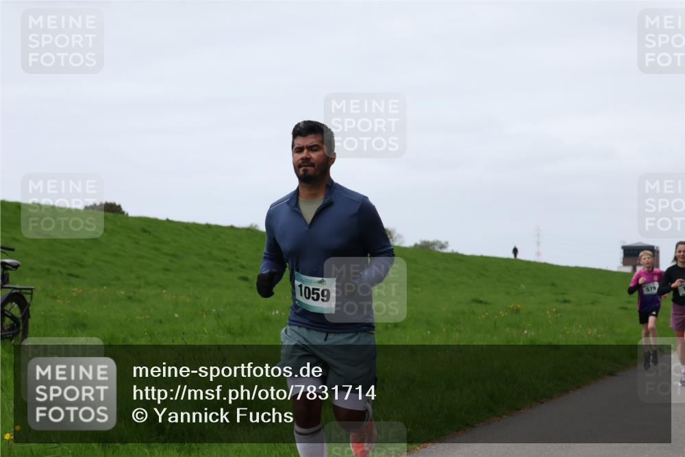 04.05.2025 - 8. Wedeler Halbmarathon Yannick Fuchs http://msf.ph/oto/7831714 04.05.2025 11:20:35 Laufen 1059, 579 meine-sportfotos.de
