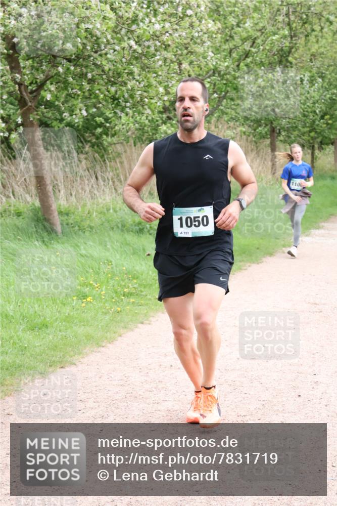 04.05.2025 - 8. Wedeler Halbmarathon Lena Gebhardt http://msf.ph/oto/7831719 04.05.2025 11:18:37 Laufen 1050, 151, 110 meine-sportfotos.de