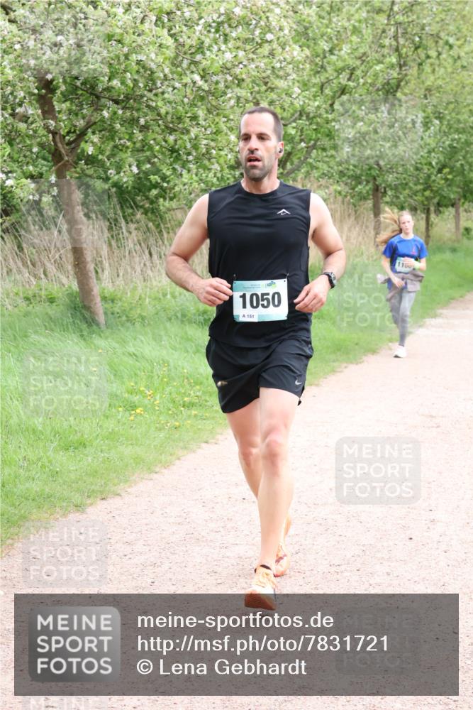 04.05.2025 - 8. Wedeler Halbmarathon Lena Gebhardt http://msf.ph/oto/7831721 04.05.2025 11:18:37 Laufen 1050, 151, 1160 meine-sportfotos.de